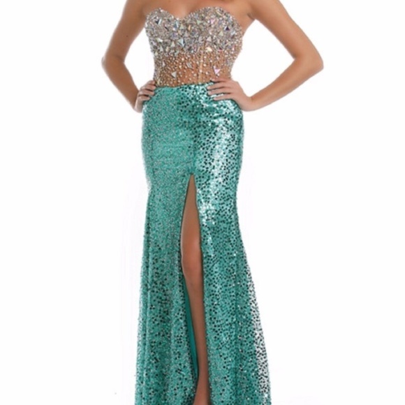 Karishma fo Panoply Dresses & Skirts - *FINAL PRICE* NUDE/GREEN PROM/FORMAL GOWN SIZE 8